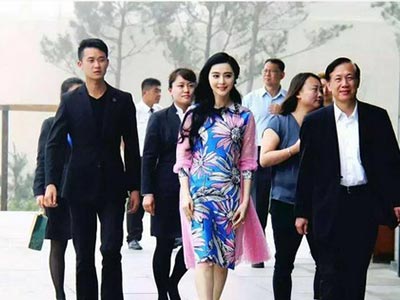 范冰冰出席青島涵碧樓海洋公益行.jpg 上海明星經(jīng)紀(jì)