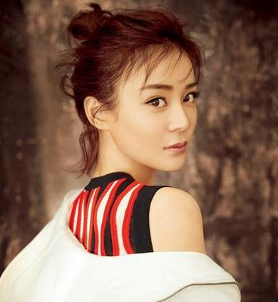 袁姍姍拍攝《優(yōu)質(zhì)畫報》封面大片,各種造型氣質(zhì)拿捏自如